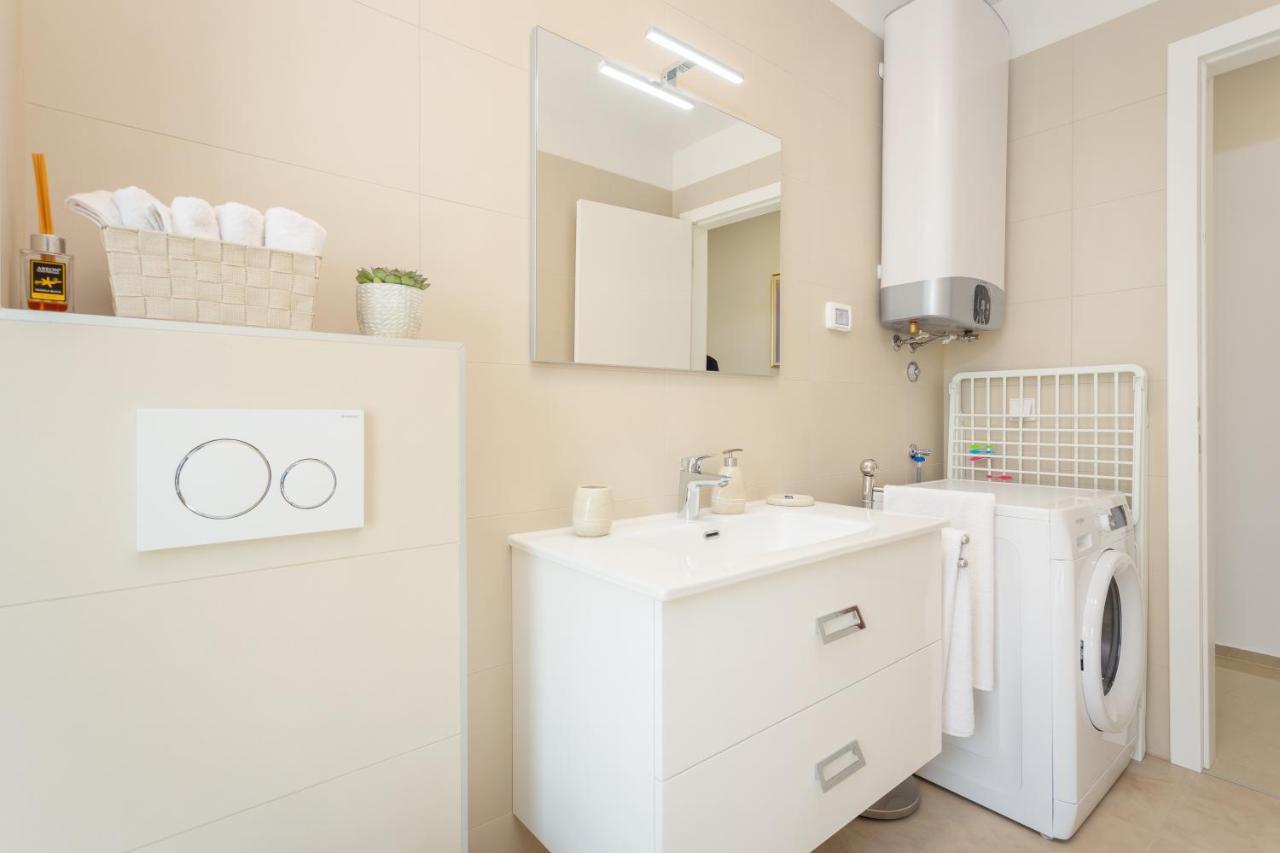 Ferienwohnung Luton Banjole Exterior foto